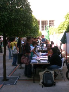 Stand de Maná en las Jornadas de Voluntariado de la Universidad de Sevilla